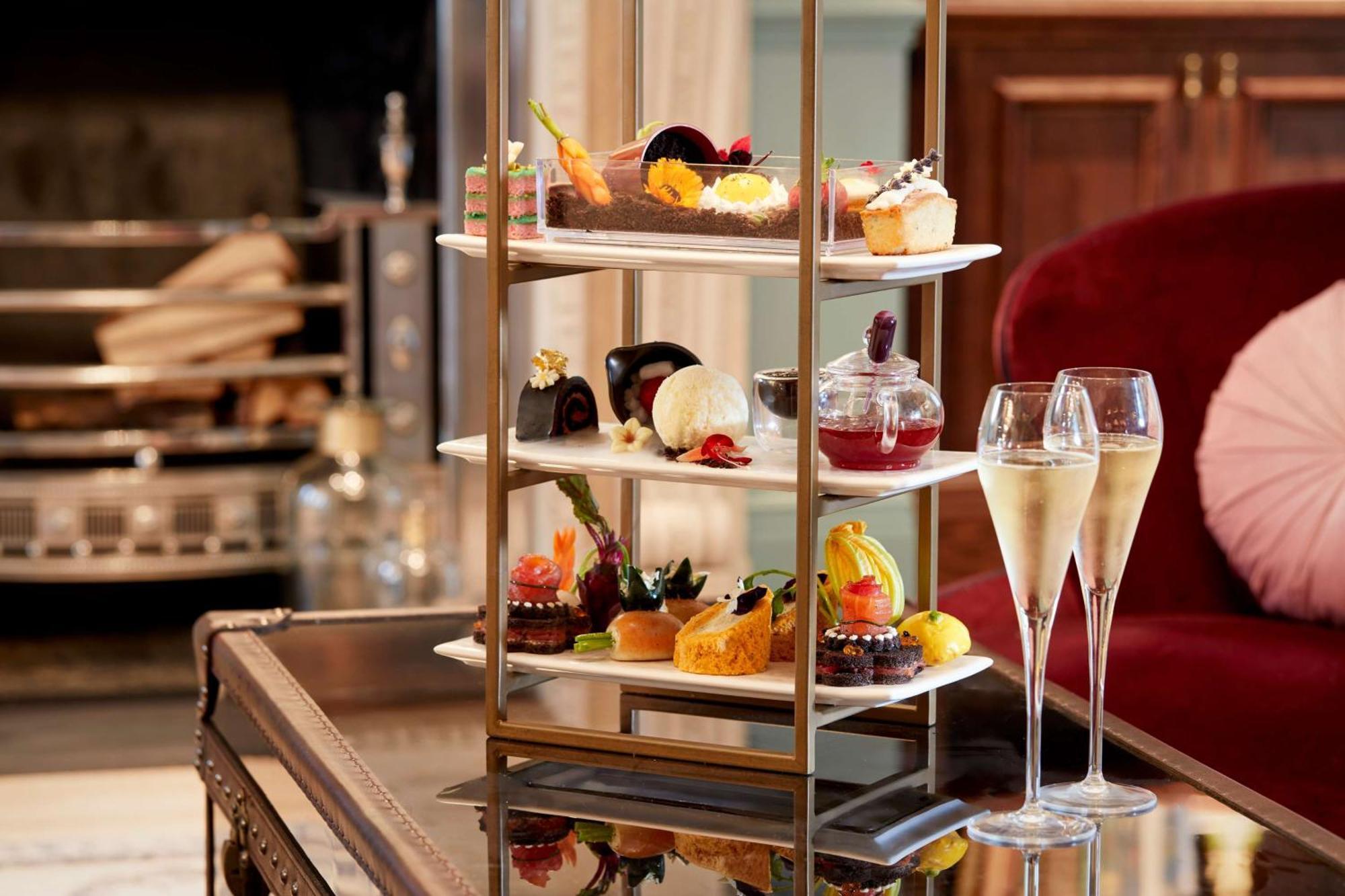 100 Queen'S Gate Hotel London, Curio Collection By Hilton Facilidades foto Afternoon tea at the Mandarin Oriental, London