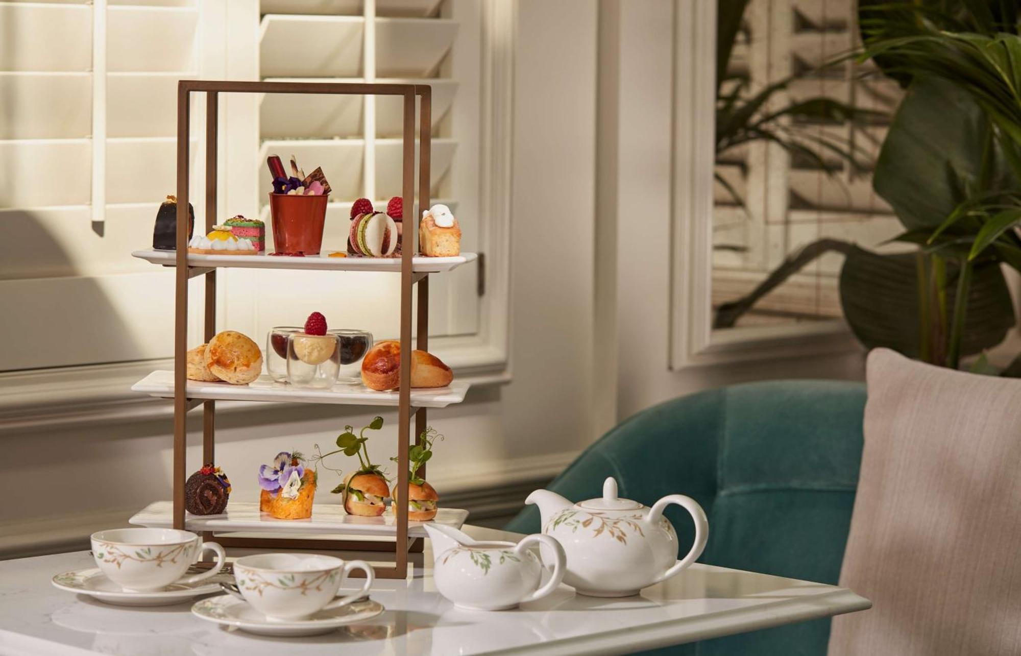100 Queen'S Gate Hotel London, Curio Collection By Hilton Exterior foto Afternoon tea at the St. Regis Dubai