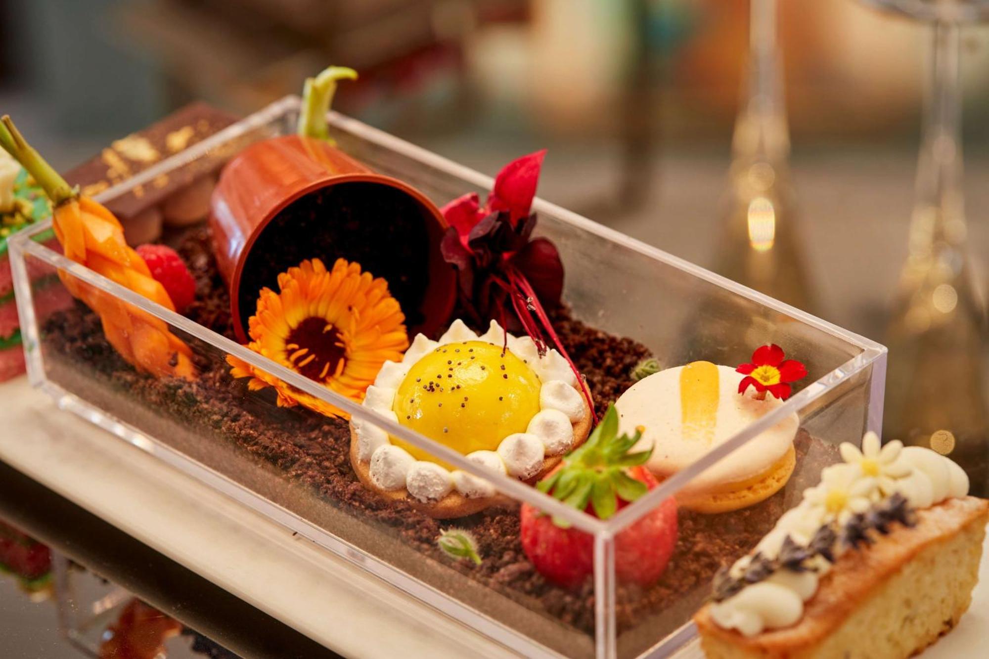 100 Queen'S Gate Hotel London, Curio Collection By Hilton Exterior foto A dessert