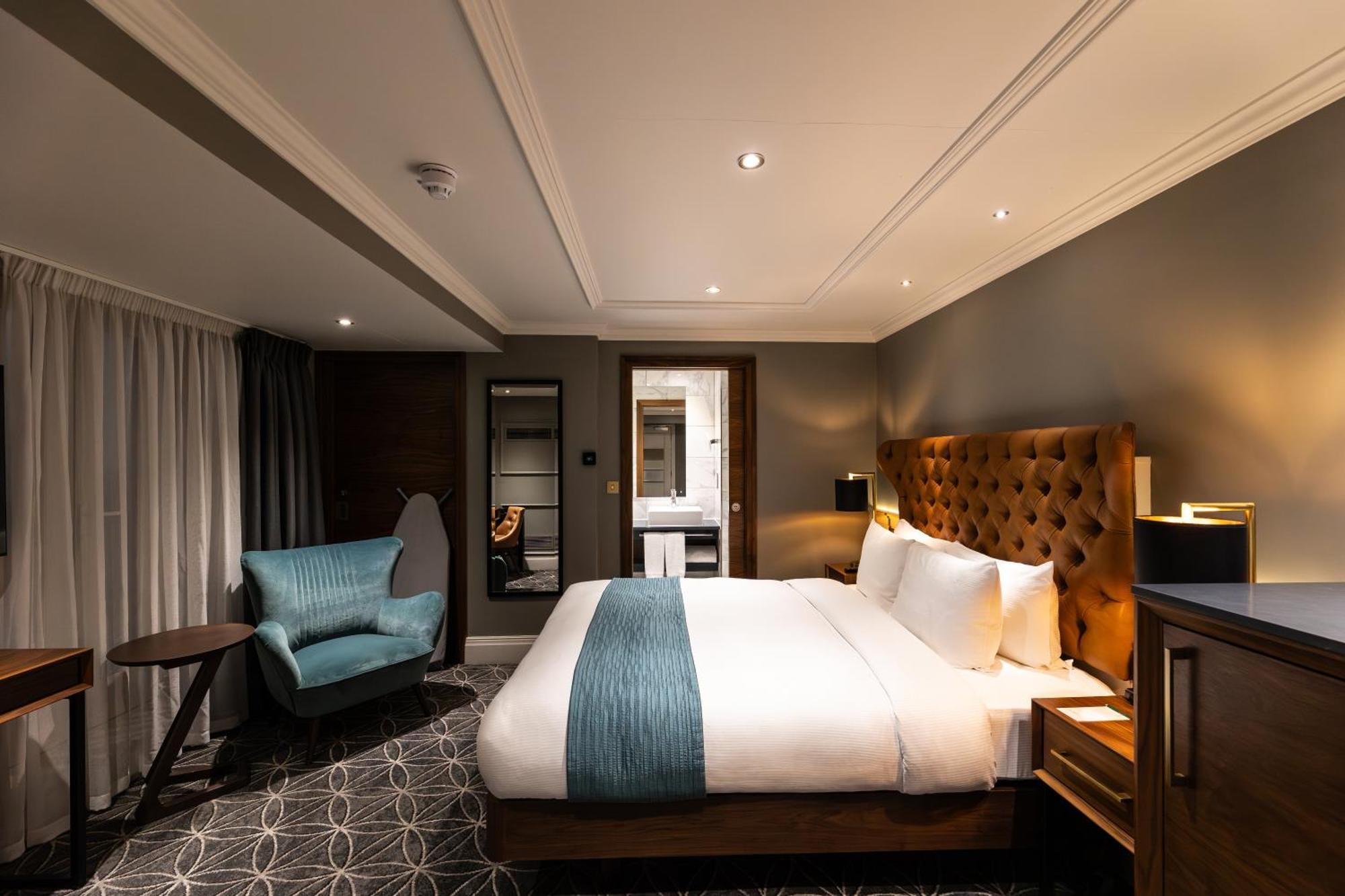 100 Queen'S Gate Hotel London, Curio Collection By Hilton Exterior foto A bedroom on board