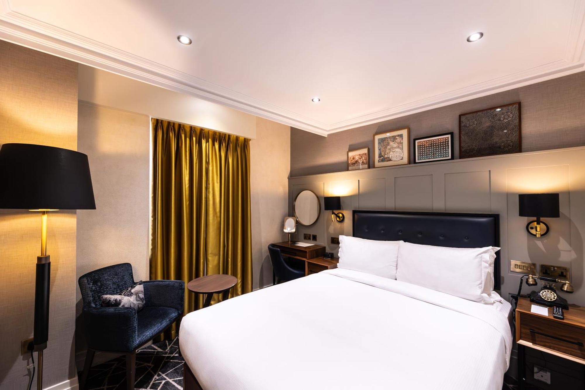 100 Queen'S Gate Hotel London, Curio Collection By Hilton Exterior foto A bedroom at the hotel