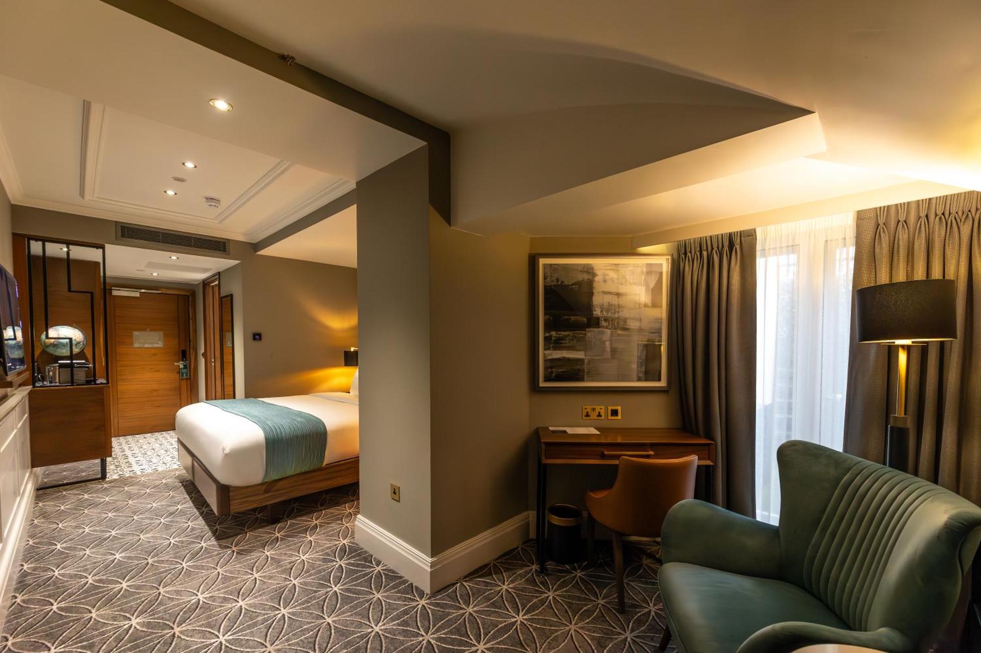 100 Queen'S Gate Hotel London, Curio Collection By Hilton Exterior foto A suite at the hotel