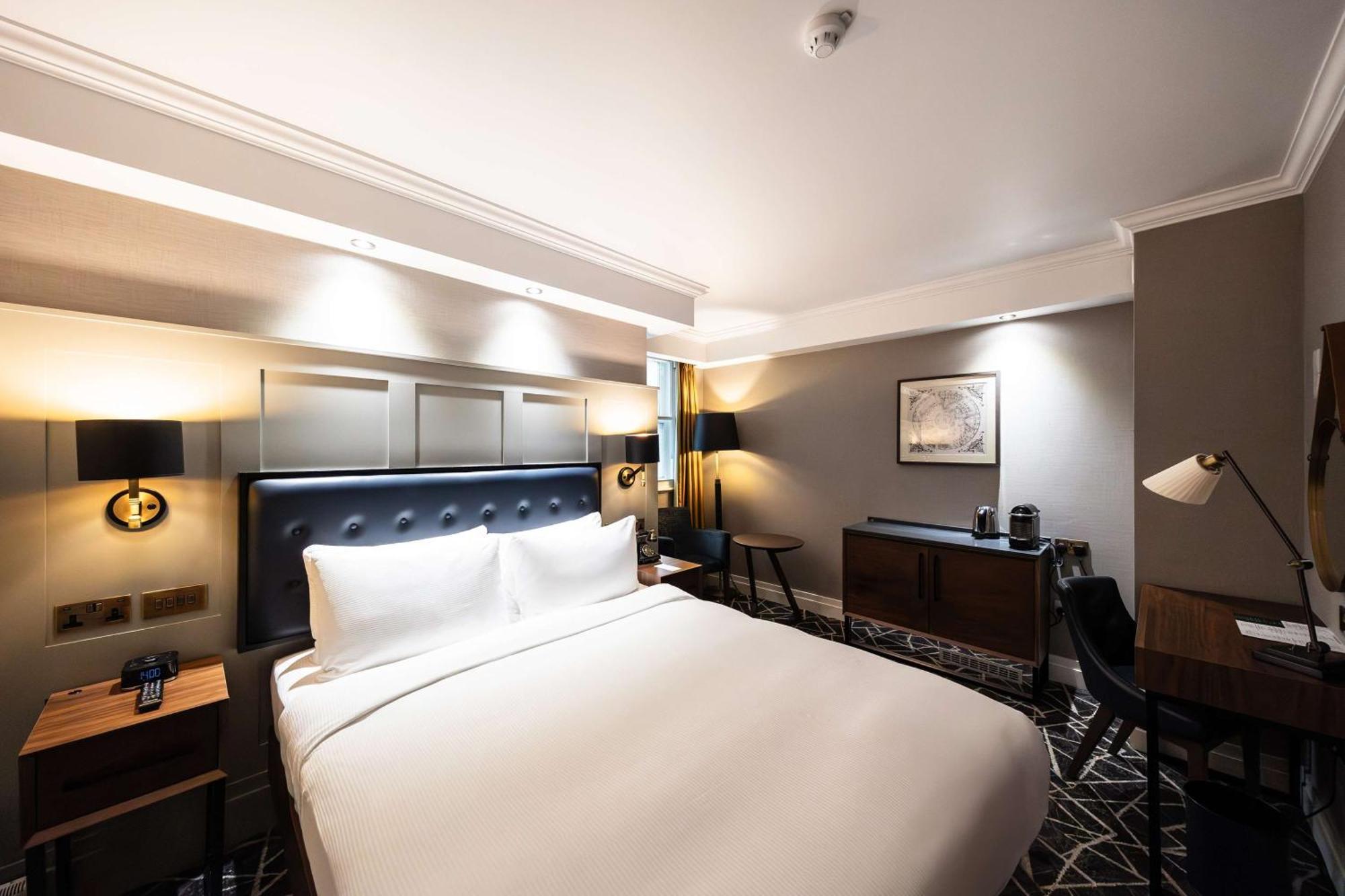 100 Queen'S Gate Hotel London, Curio Collection By Hilton Exterior foto A room at the hotel