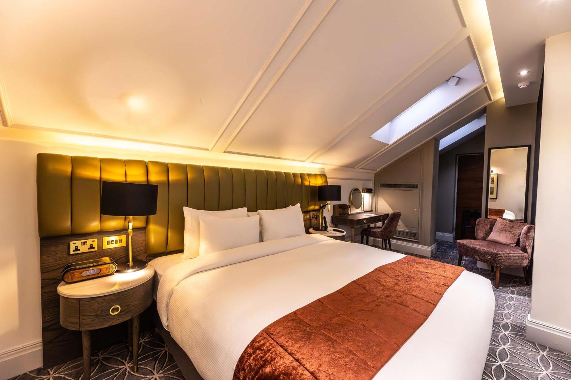 100 Queen'S Gate Hotel London, Curio Collection By Hilton Exterior foto A room at the hotel