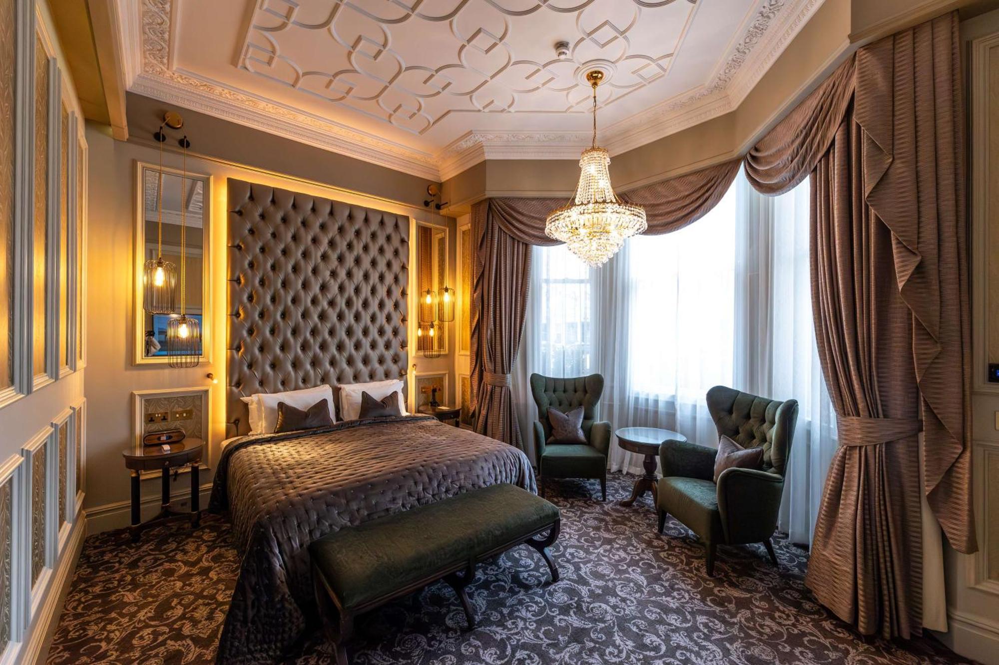 100 Queen'S Gate Hotel London, Curio Collection By Hilton Exterior foto A bedroom at the hotel