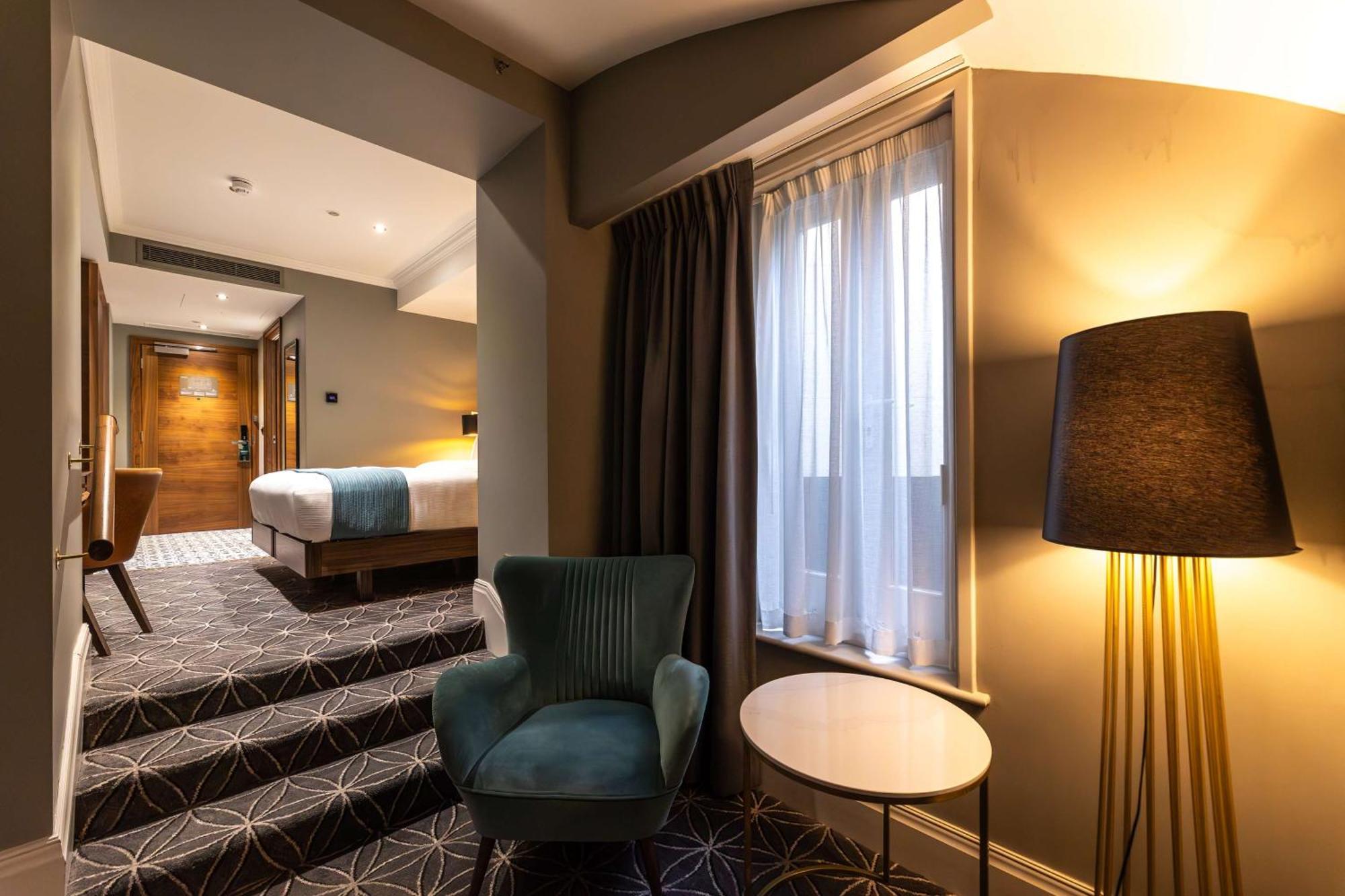 100 Queen'S Gate Hotel London, Curio Collection By Hilton Exterior foto A suite at the hotel